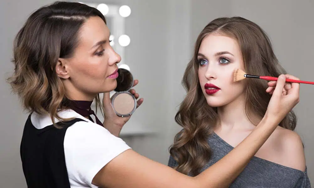 چگونه وارد بازار کار آرایشگری شویم؟